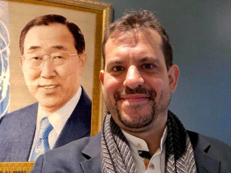 Aaron Sylvan at UN (tapestry of former Secretary General Ban Ki Moon in background) taken 2018-03-05